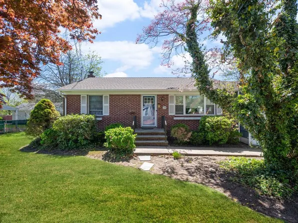 128 E 10th Street, Huntington Station, NY 11746