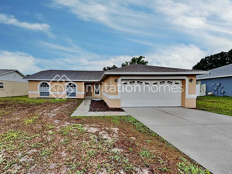 7925 Kaitlin Cir — Photo 1