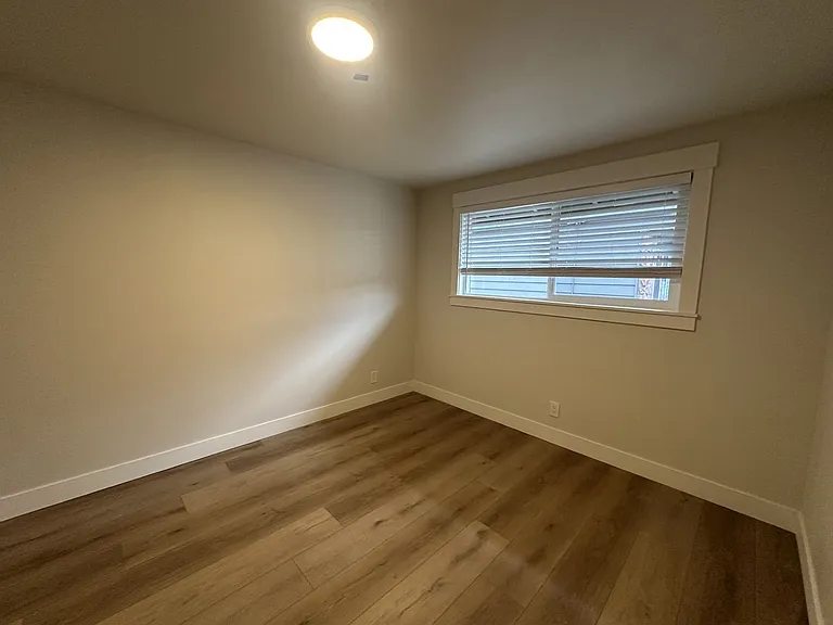 Fully Remodeled 2 Bedroom 1 Bath Units — Photo 25