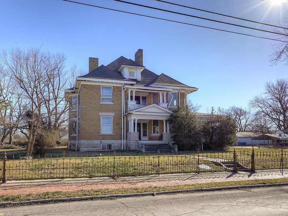 1st image of 109 S Pine Street