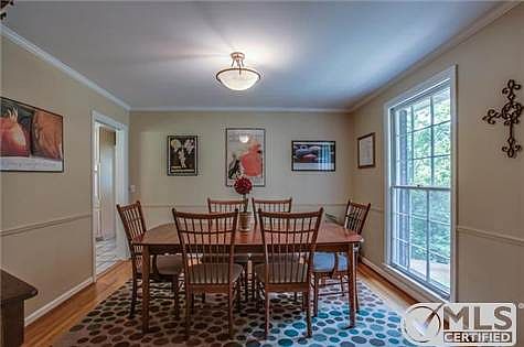 4th image of 767 Rodney Dr