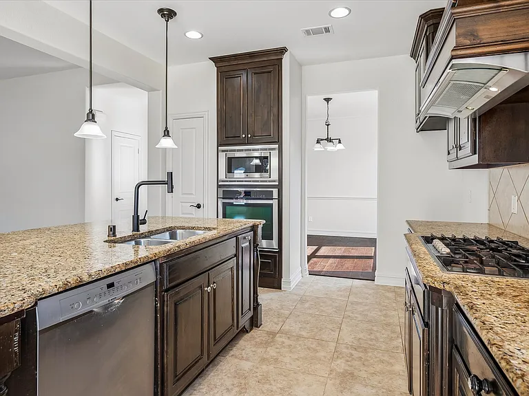 1037 Everglades Dr — Photo 11