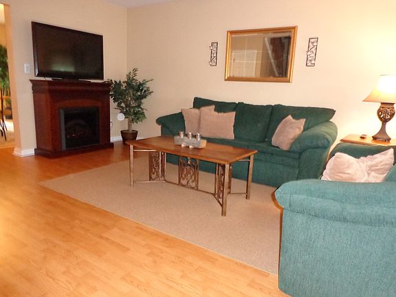 4th image of 256 Quassaick Ave Unit 14