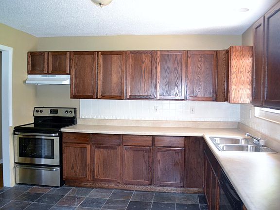 3rd image of 2220 Mark Ln