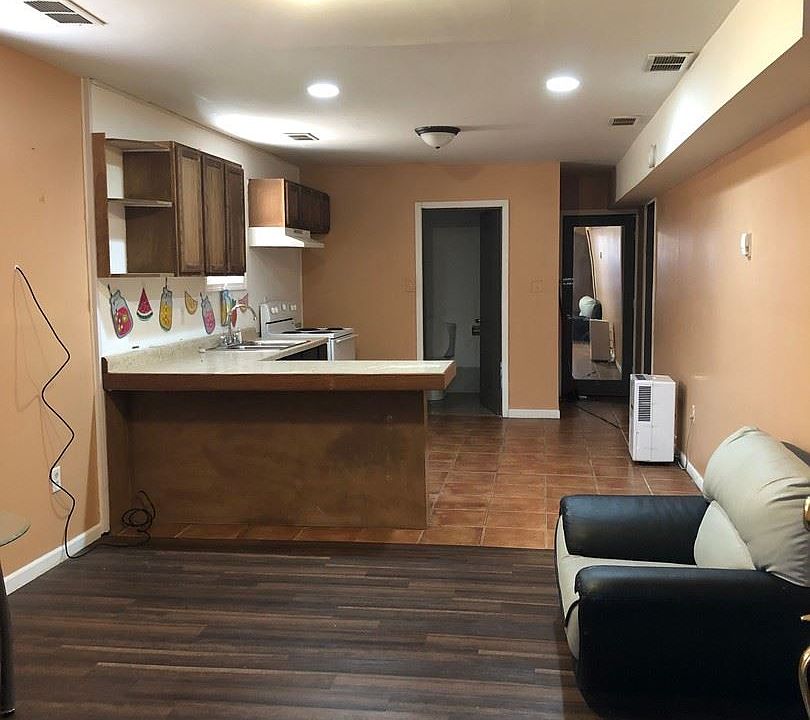 1st image of 3934 Carey St