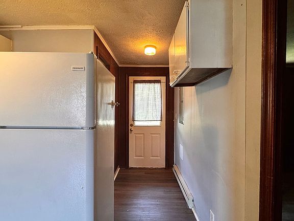 4th image of 1504 6th St SE #B
