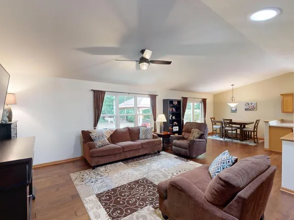 204 Woodland Preserve, Johnson Creek, WI 53094