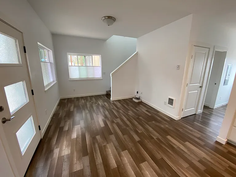 607 Finnegan Way — Photo 3