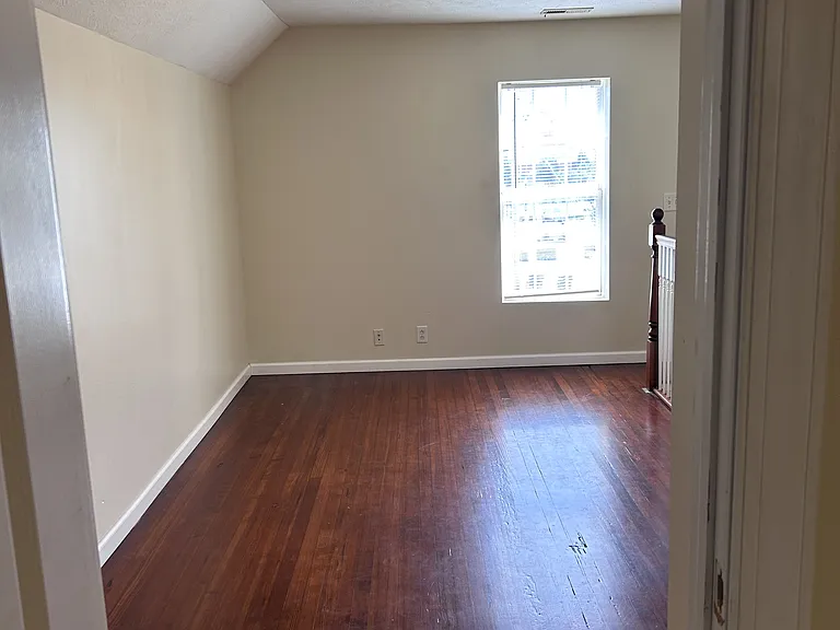 1141 Charleston St — Photo 7