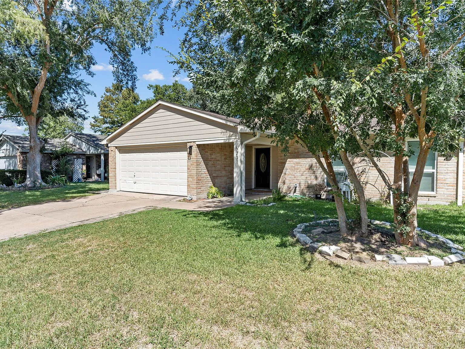 4 bed, 2.0 bath, 1650 sqft, $2,095 — Photo 2