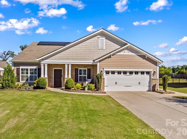 107 Summrow Ct, Mooresville, NC 28115