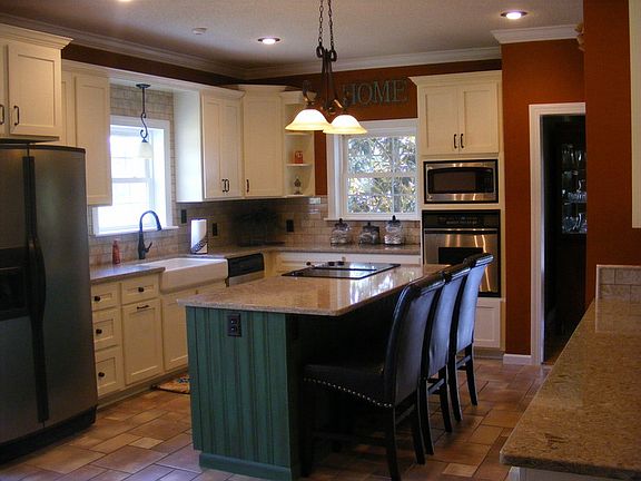 Newly Renovated & Updated Kitchen
						:
						Farmhouse Sink, New Faucet, New Lights, Freshly Painted