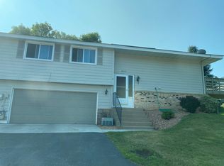 8421 104th St W, Bloomington, MN 55438