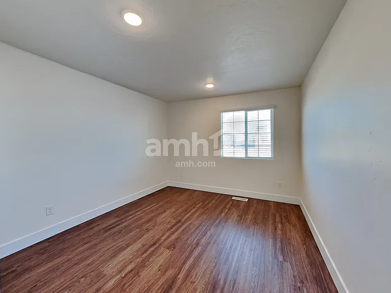 1029 N Barkvine Ave — Photo 17