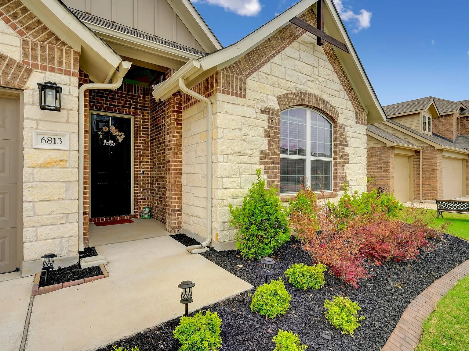 4 bed, 3.0 bath, 2347 sqft, $2,500 — Photo 1
