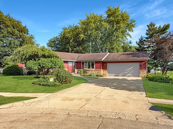 829 Sutton Pl, Freeport, IL 61032