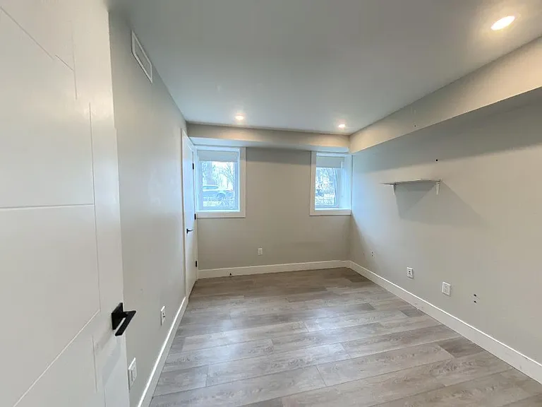 5726 Inglis St — Photo 7