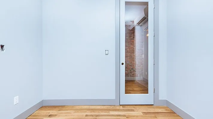 Rented by EXR | media 10