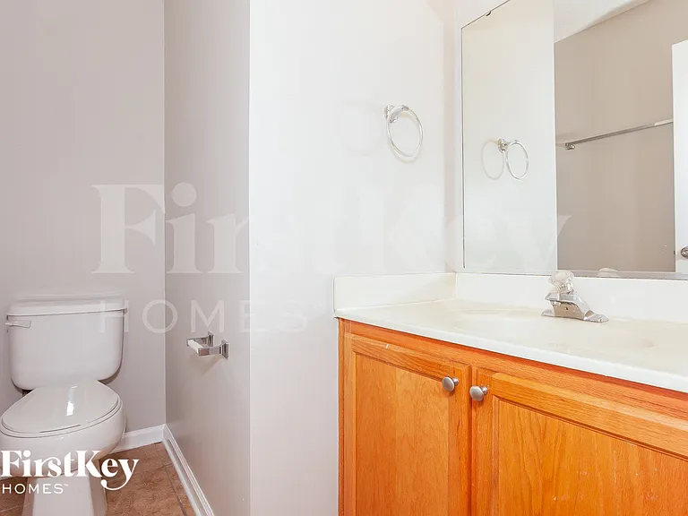 2422 Fairstone Ave — Photo 14