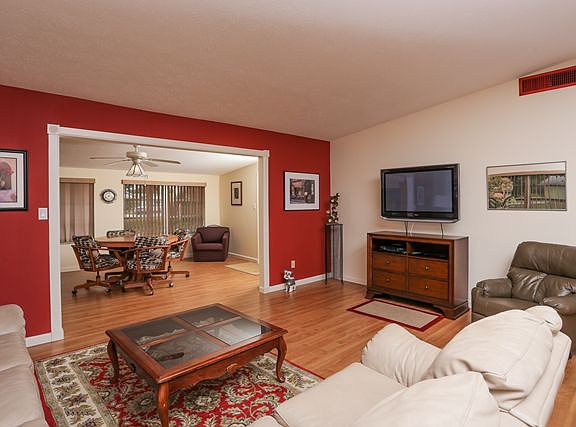 5th image of 2945 Woodcrest Dr
