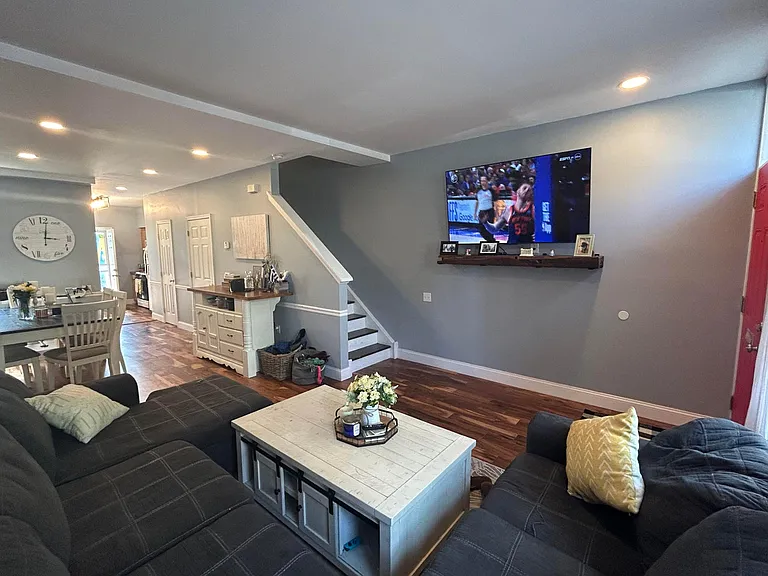 2178 E Cumberland St — Photo 3