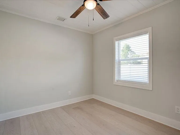 320 NW 6th Ave — Photo 13