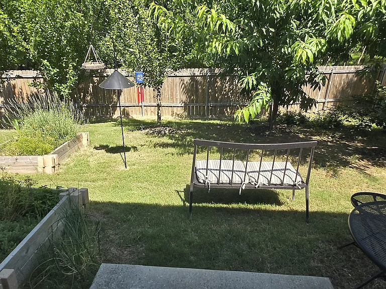 1825 Mesquite Ln — Photo 10