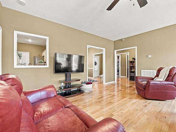 5th image of 391 Autumn Hills Dr