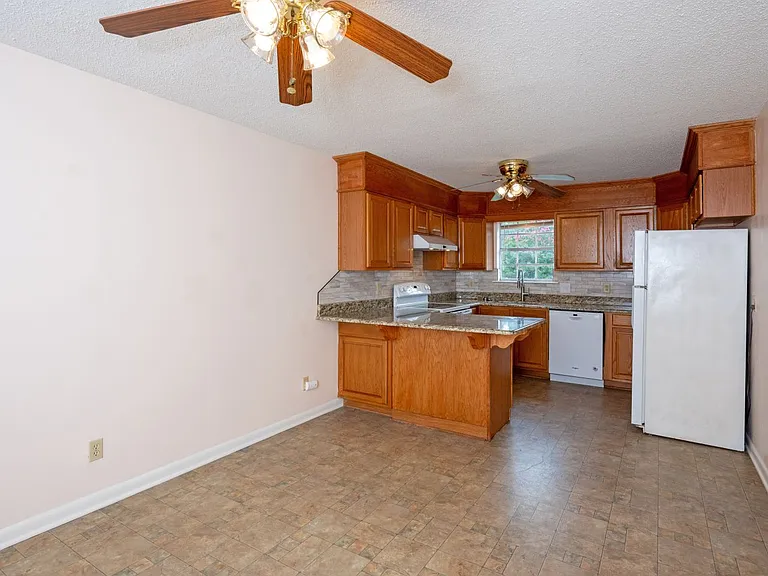 1320 Northpoint Cir — Photo 21