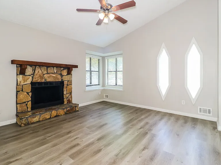 3684 Linwood Way — Photo 4