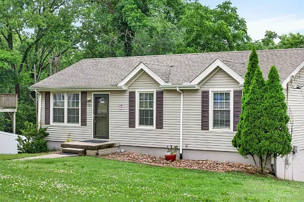 4 bed, 1930 sqft, $2,200 — Photo 3