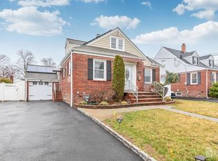 552 Fernwood Ter, Linden, NJ 07036