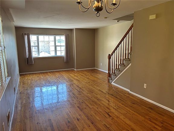 4th image of 262 Ward Ave