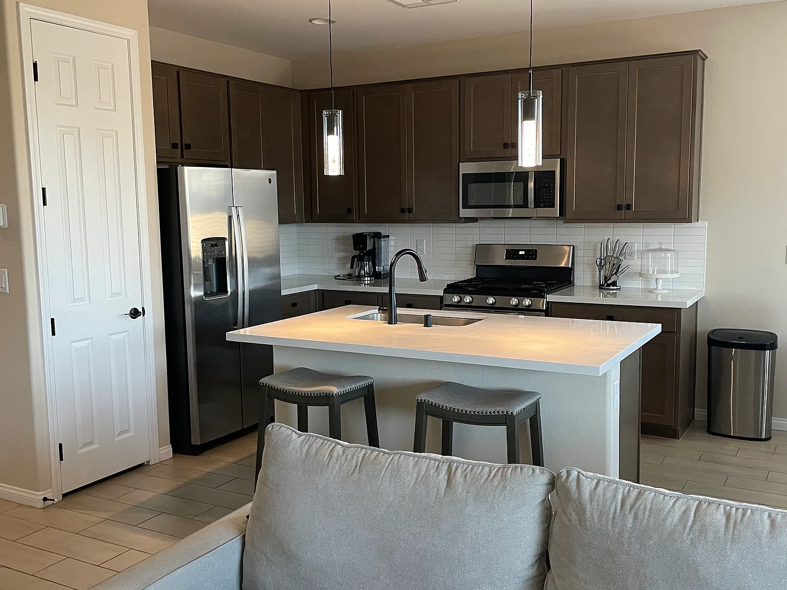 4 bed, 2.5 bath, 1925 sqft, $2,750 — Photo 2