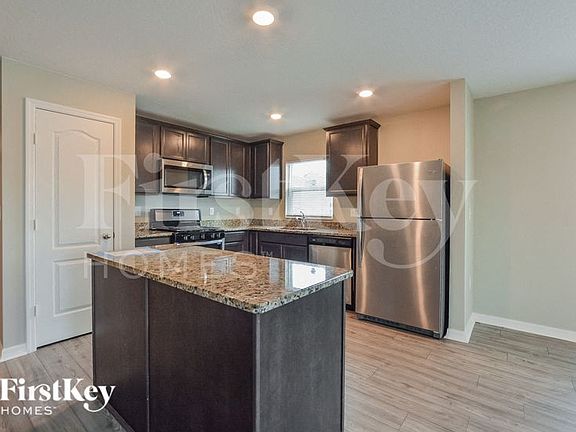 5th image of 437 Kensington View Dr