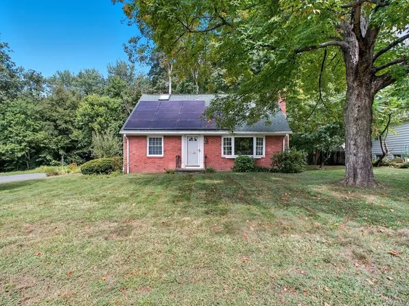 22 Hartwick St, Springfield, MA 01108