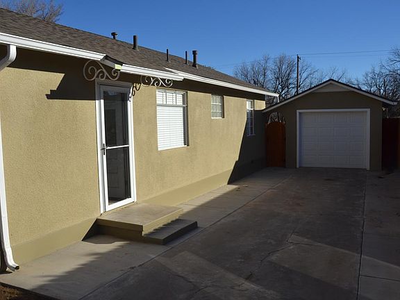 Side entrance - Garage