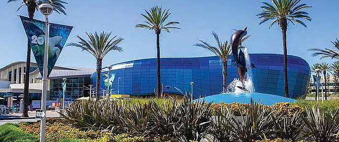 Nearby attractions: Aquarium of the Pacific