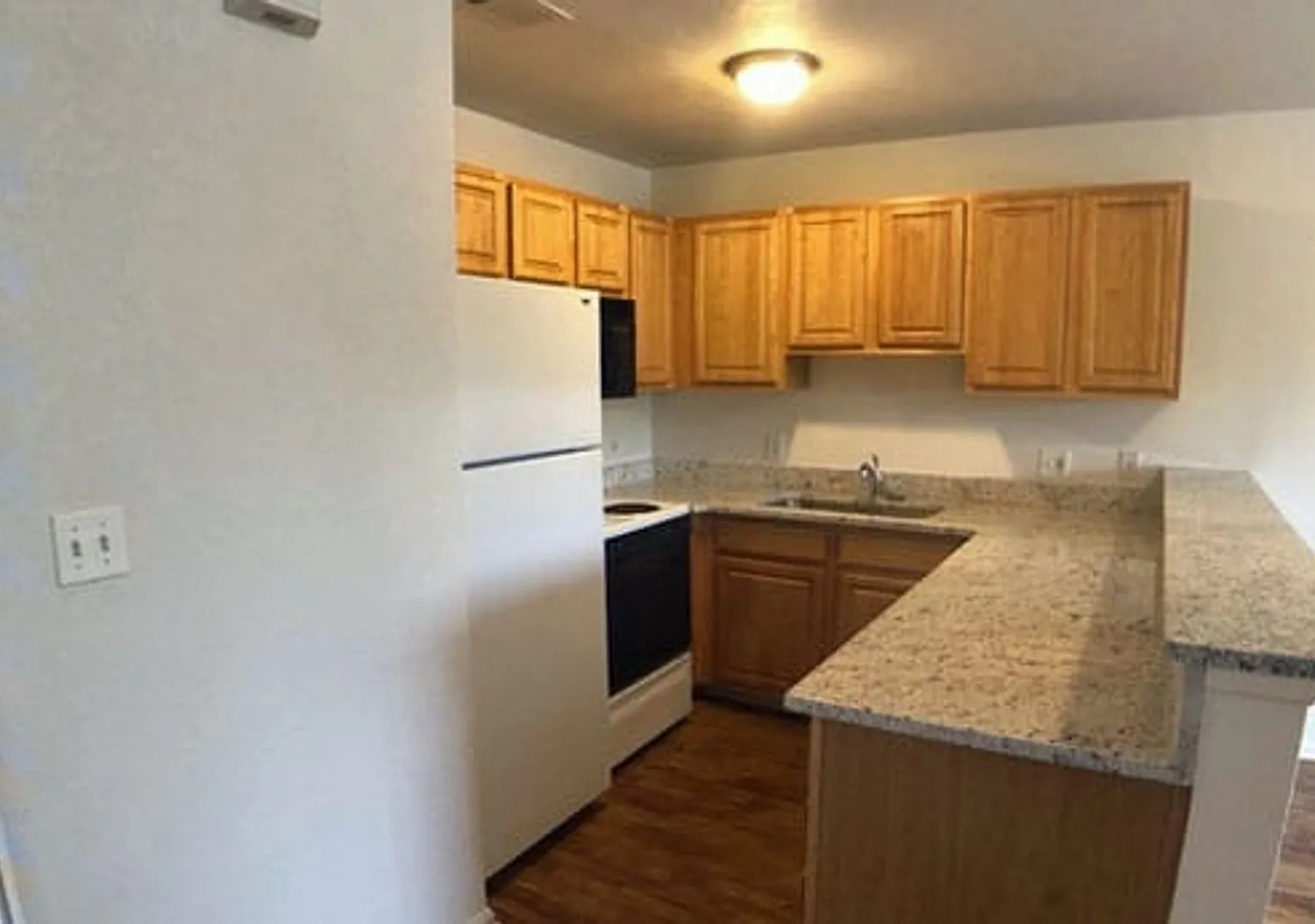 3 Bedroom 2 Bathroom just East of Campus on 30th Street, perfect walking distance for students. — Photo 3