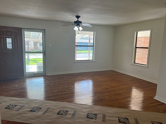 3rd image of 602 Leland St