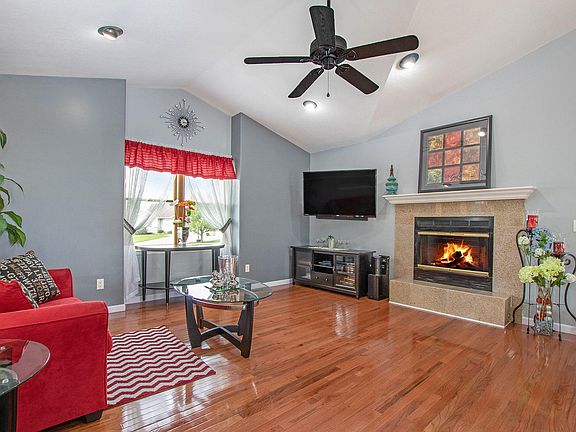 3rd image of 1441 Woodfield Dr