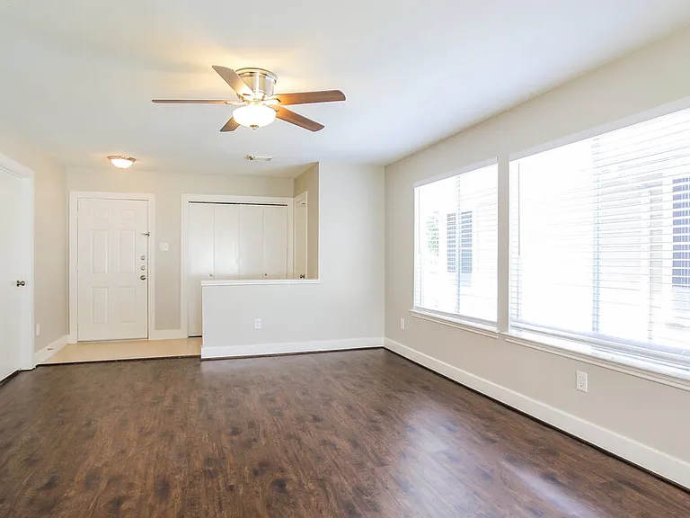 9711 Farrell Dr — Photo 4