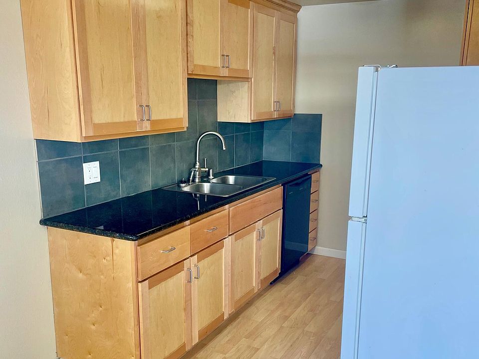 1st image of 183 S Bayview Ave #3