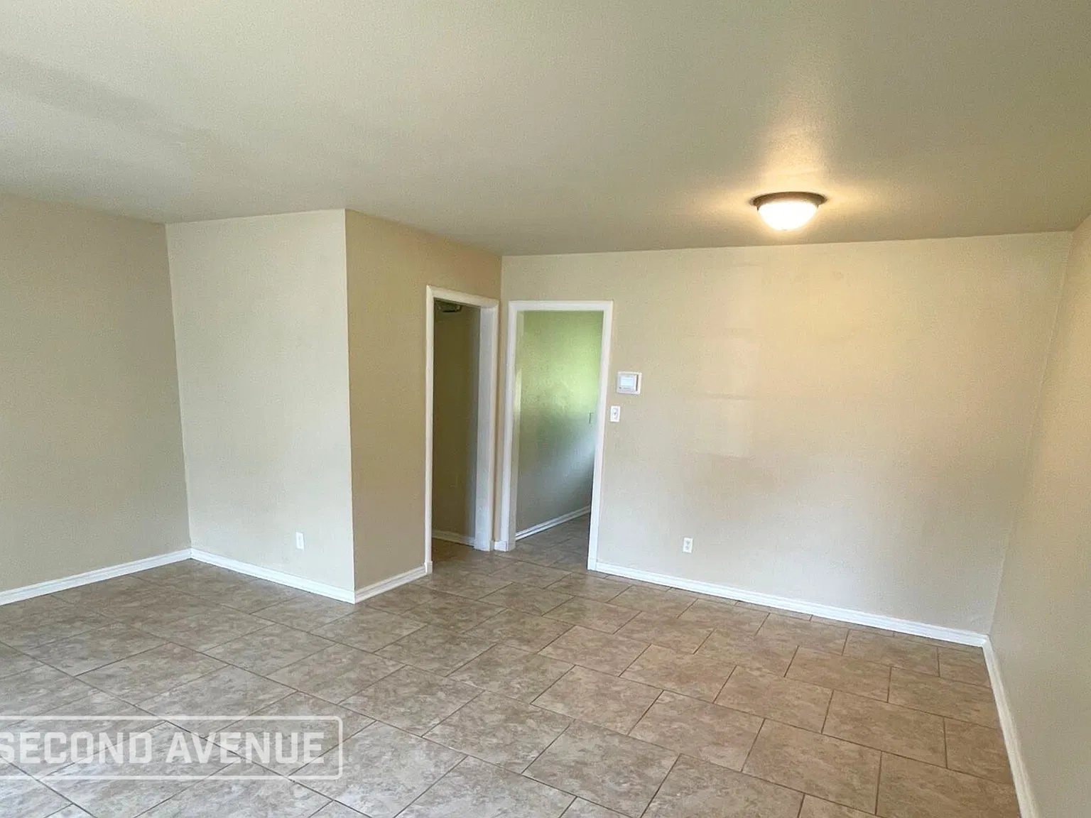 2 bed, 1.0 bath, 1000 sqft, $939 — Photo 2