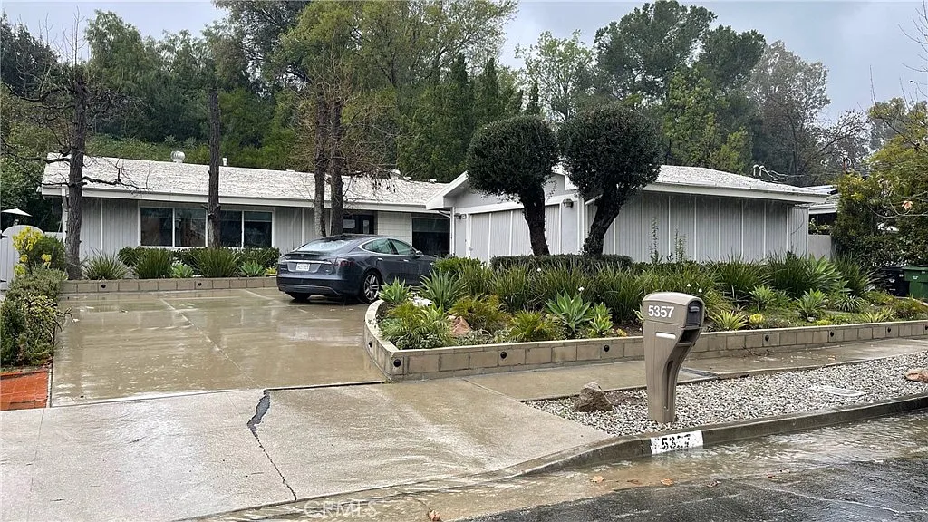 3 bed, 2.5 bath, 1616 sqft, $7,449 — Photo 1