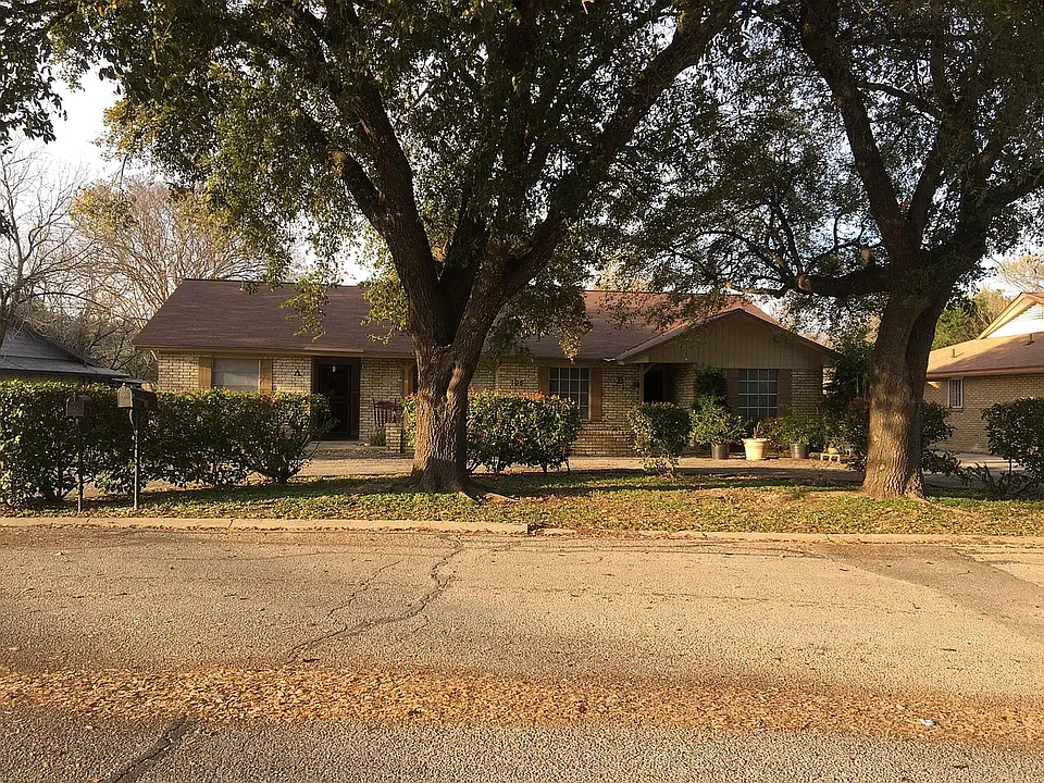 105 Travertine Ln #A