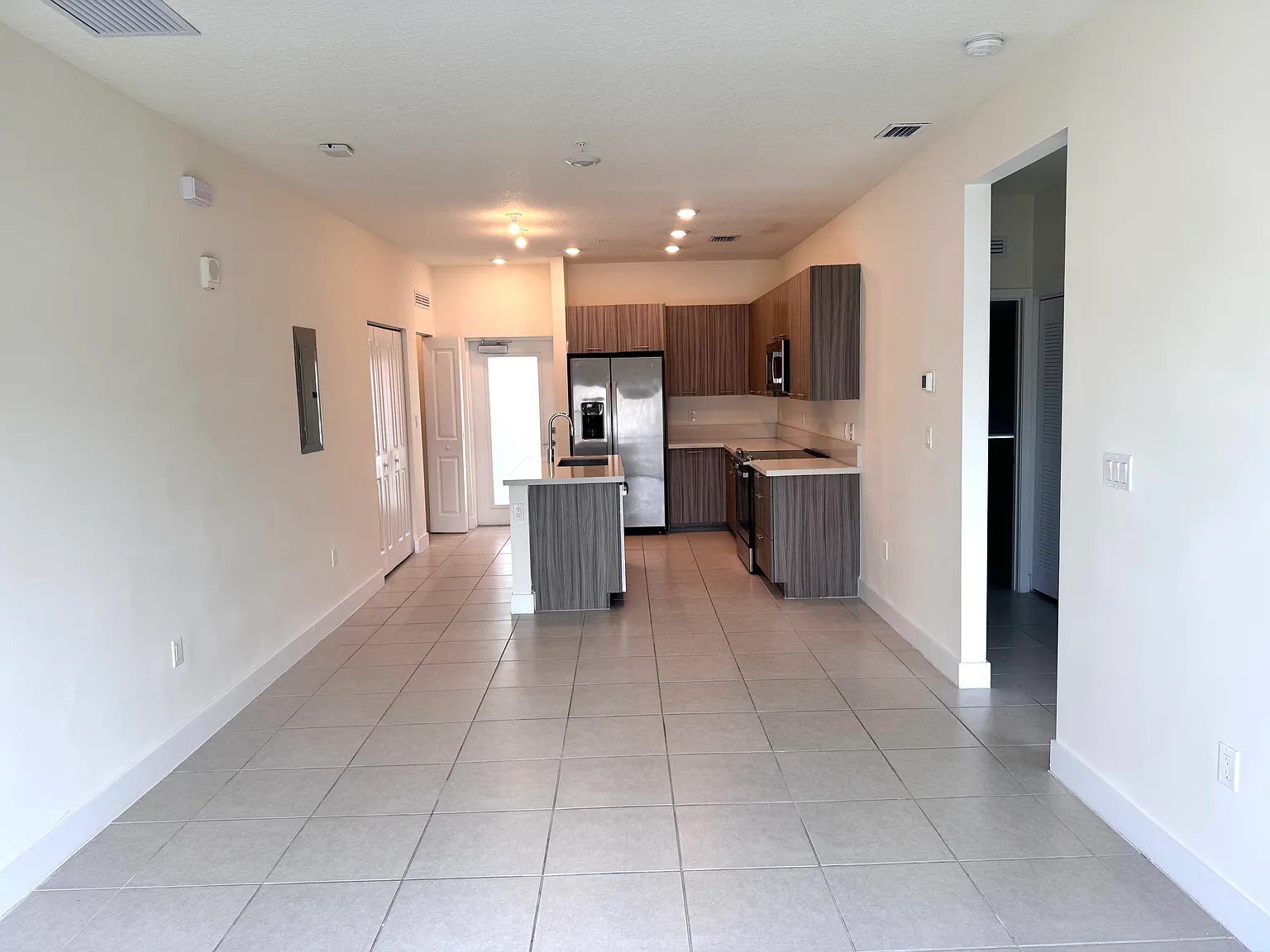 3 bed, 1124 sqft, $3,100 — Photo 3