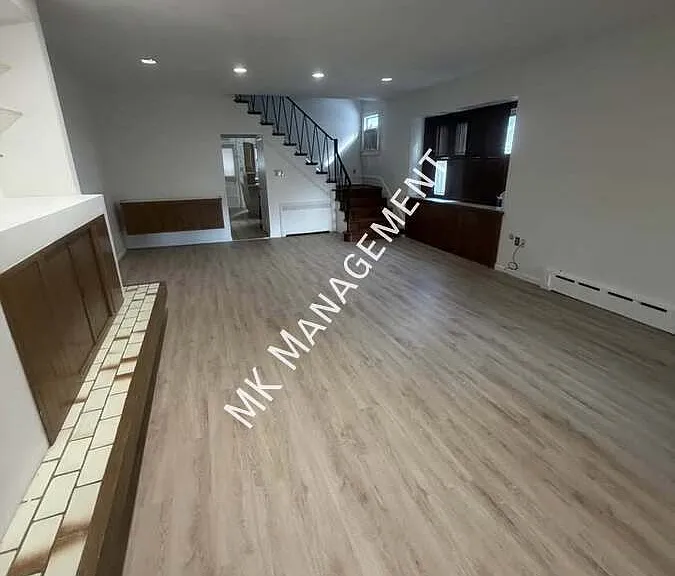 571 Charles Ave — Photo 17