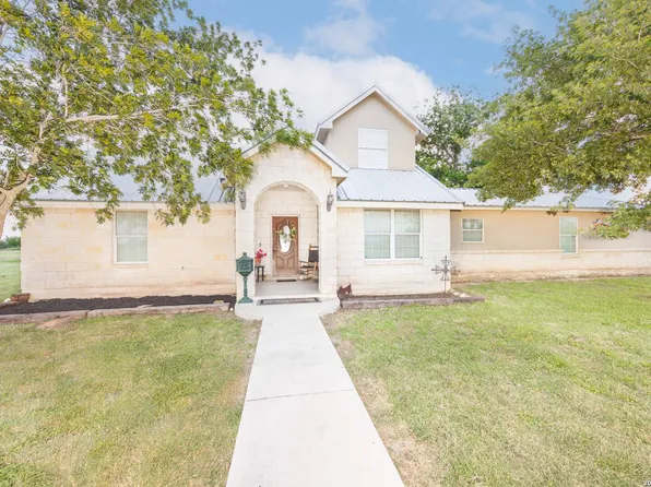 1466 County Road 456, Hondo, TX 78861