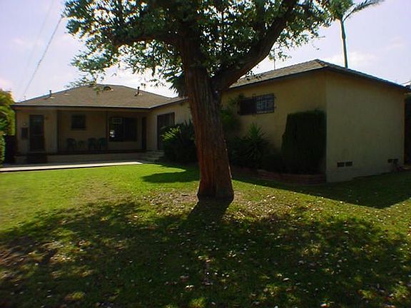 8,210 sf lot